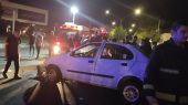 نجات سرنشین محبوس مانده در داخل خودرو توسط آتش نشانان